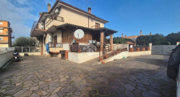 appartamento in vendita a Roma in zona Torre Gaia