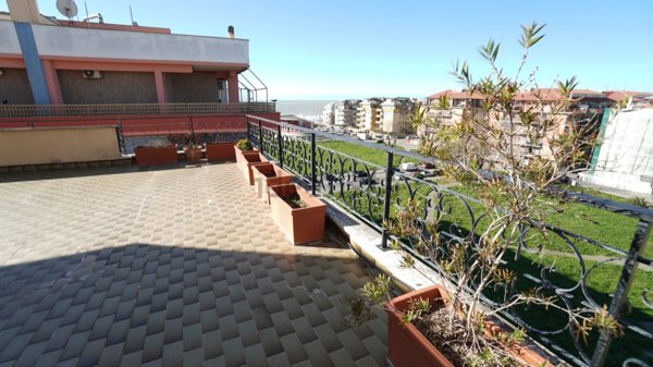 appartamento in vendita a Roma in zona Ostia Antica