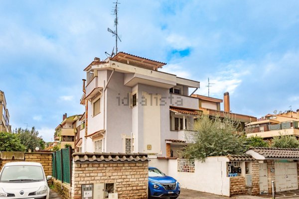 appartamento in vendita a Roma in zona Torre Gaia