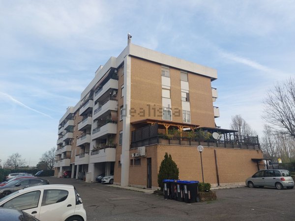 appartamento in vendita a Roma in zona Acilia