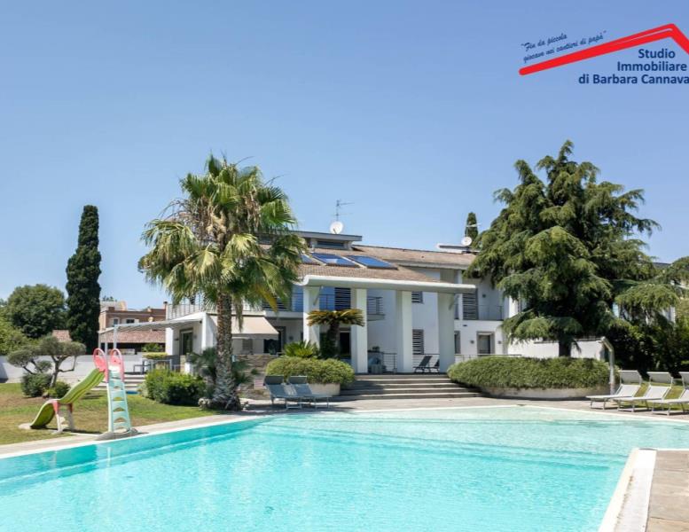 casa indipendente in vendita a Roma in zona Casal Palocco