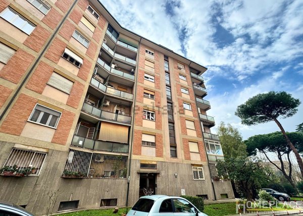 appartamento in vendita a Roma in zona Torre Spaccata