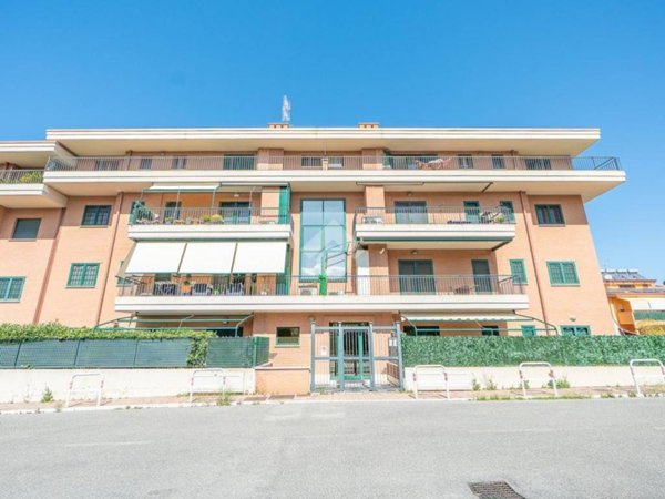 appartamento in vendita a Roma in zona Osteria del Curato