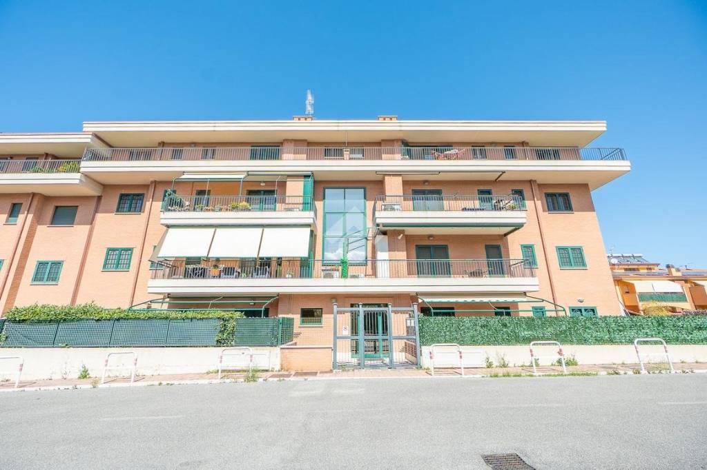 appartamento in vendita a Roma in zona Casal Morena