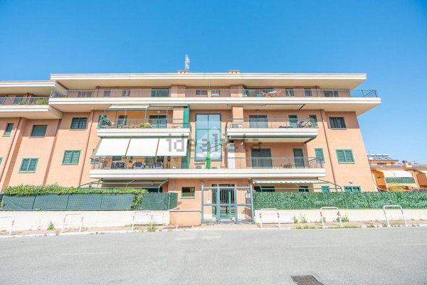 appartamento in vendita a Roma in zona Osteria del Curato