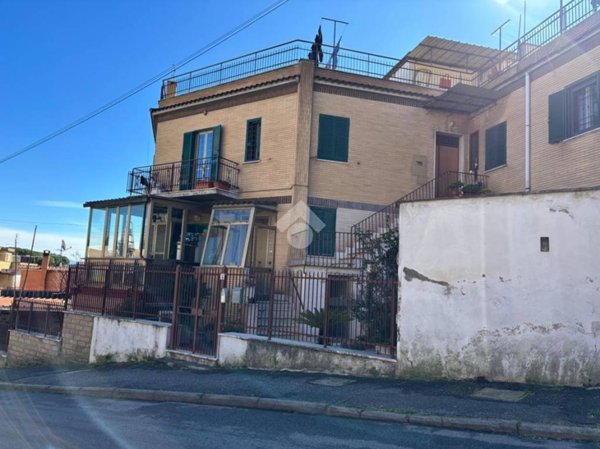 appartamento in vendita a Roma in zona Corviale