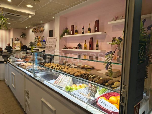negozio in vendita a Roma in zona Appio Claudio
