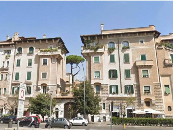 appartamento in vendita a Roma in zona Appio Latino