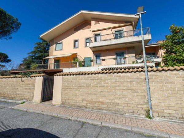 appartamento in vendita a Roma in zona Osteria del Curato