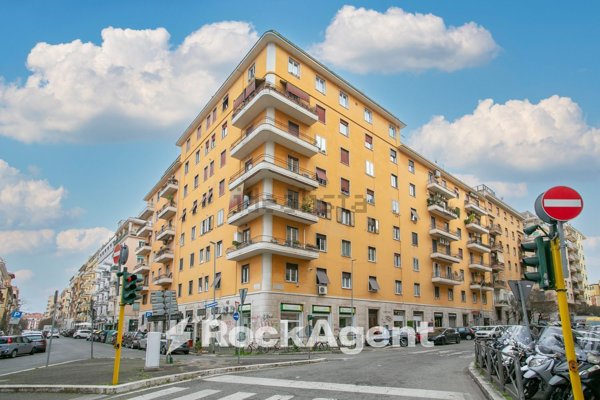 locale commerciale in vendita a Roma in zona Appio Latino