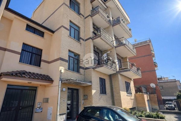appartamento in vendita a Roma in zona Torre Angela