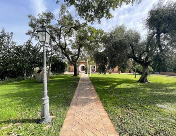 casa indipendente in vendita a Roma