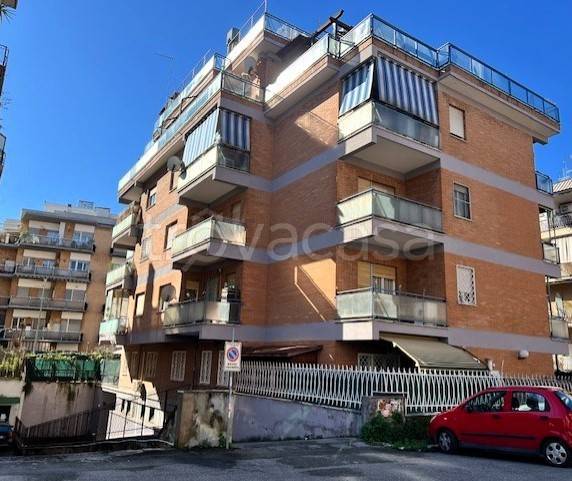appartamento in vendita a Roma in zona Corviale