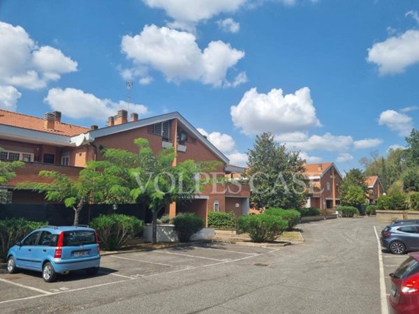 appartamento in vendita a Roma in zona Valle Muricana