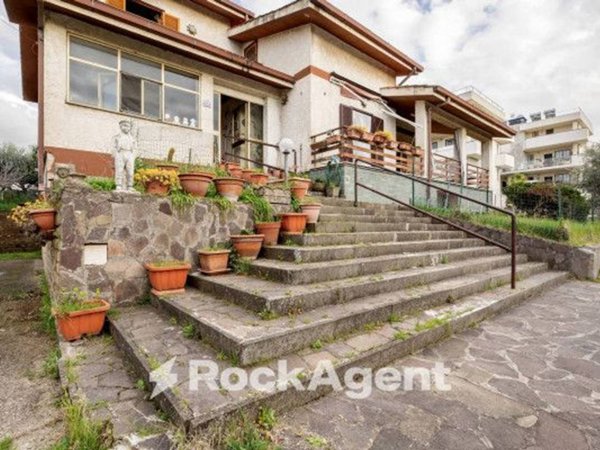 casa indipendente in vendita a Roma in zona Valle Muricana
