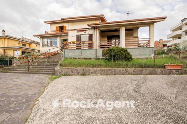 casa indipendente in vendita a Roma in zona Valle Muricana
