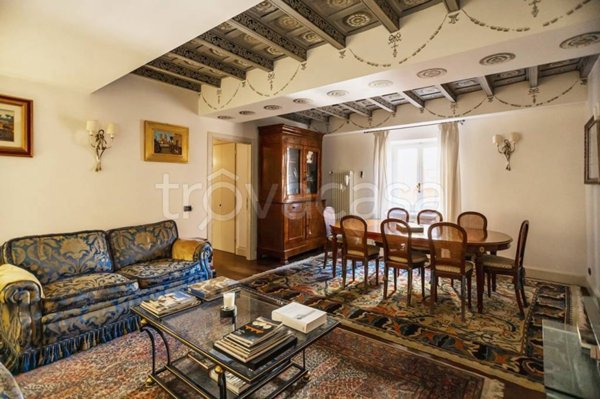 appartamento in vendita a Roma in zona Trevi-Colonna