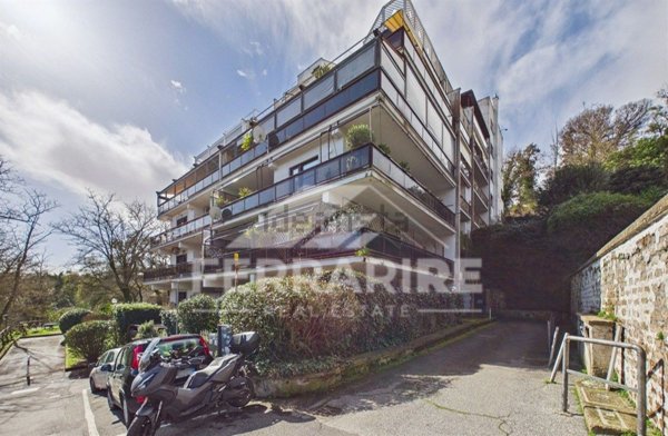 appartamento in vendita a Roma in zona Tomba di Nerone