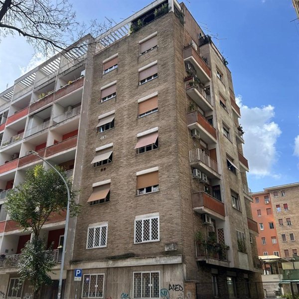 appartamento in vendita a Roma in zona Ostiense