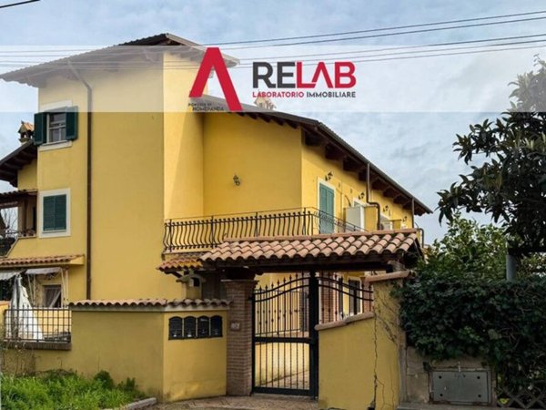 casa indipendente in vendita a Roma in zona Ostia Antica