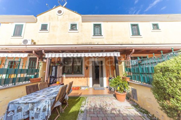 appartamento in vendita a Roma in zona Giardini di Corcolle