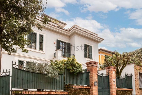 casa indipendente in vendita a Roma in zona Monte Sacro/Talenti