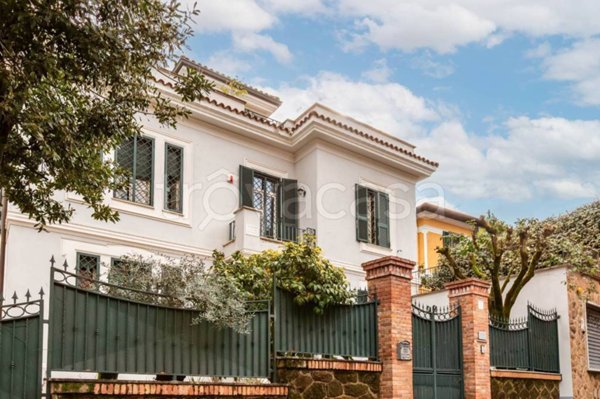 casa indipendente in vendita a Roma in zona Monte Sacro/Talenti