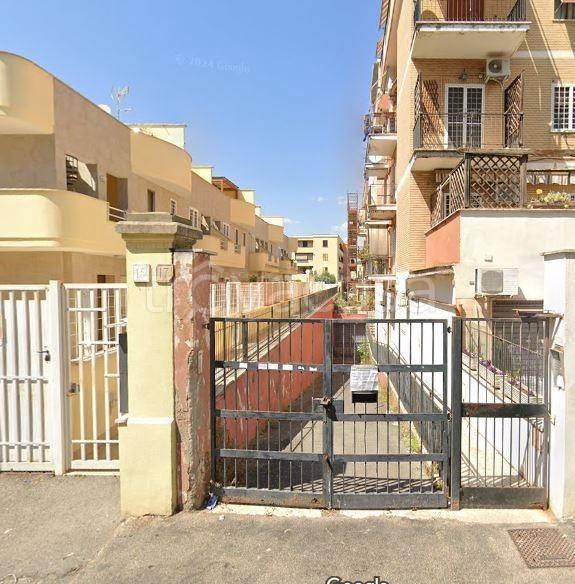 locale commerciale in vendita a Roma in zona Primavalle