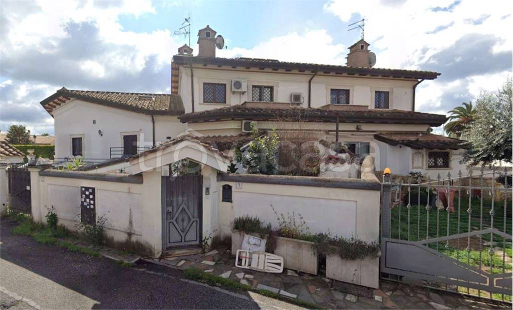 casa indipendente in vendita a Roma in zona Infernetto