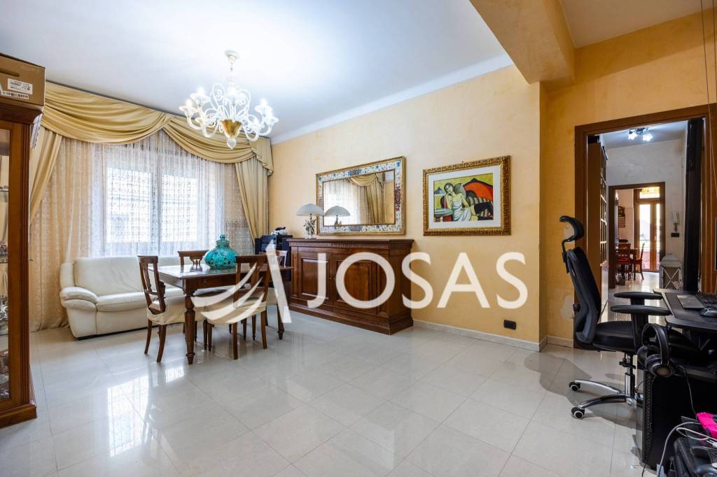 appartamento in vendita a Roma in zona Tuscolano