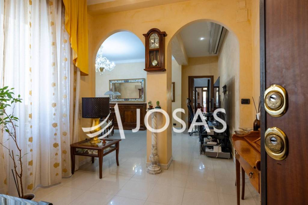 appartamento in vendita a Roma in zona Tuscolano