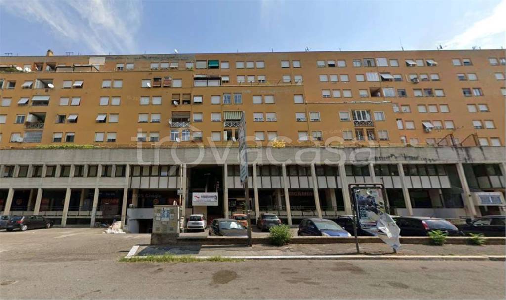 ufficio in vendita a Roma in zona Spinaceto