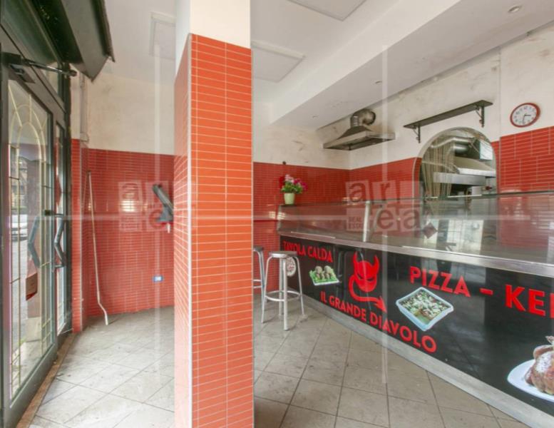 locale commerciale in vendita a Roma in zona Cinquina