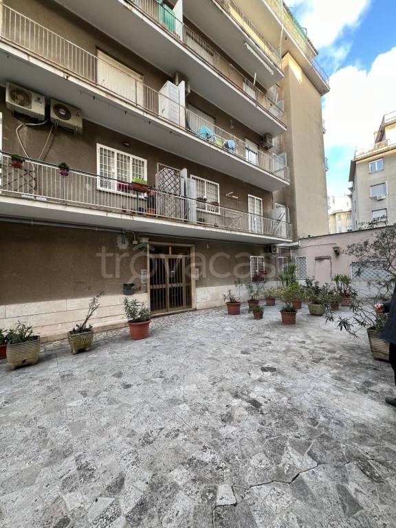appartamento in vendita a Roma in zona Ardeatino