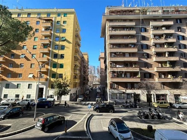 appartamento in vendita a Roma in zona Ostiense