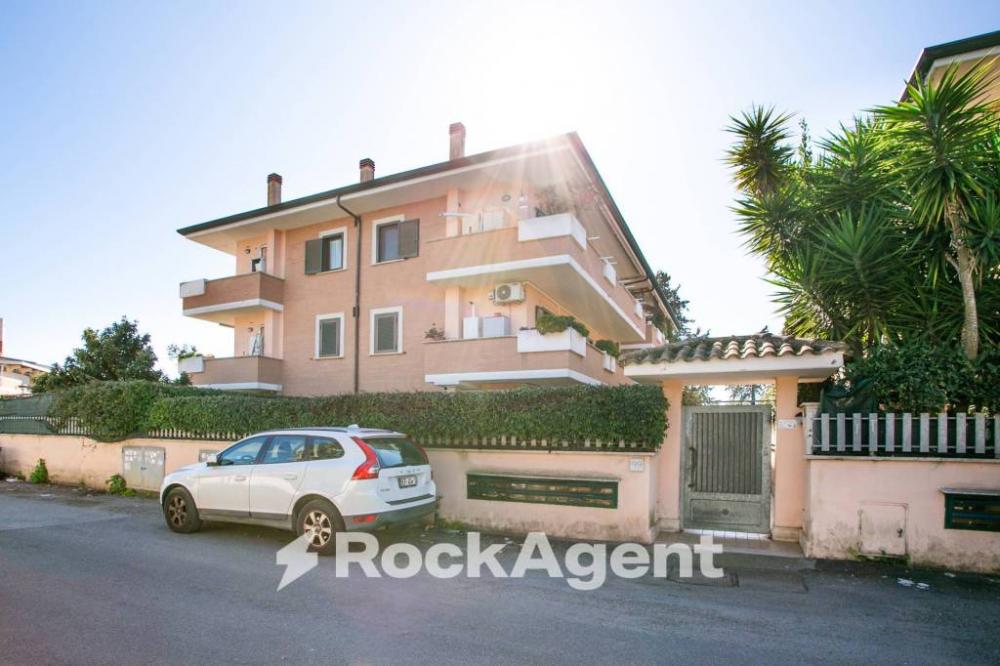 appartamento in vendita a Roma in zona Infernetto