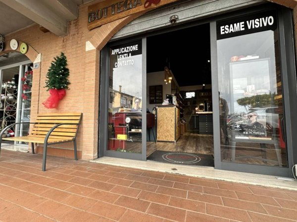 negozio in vendita a Roma in zona Casal Morena