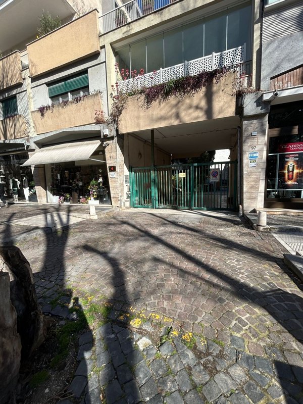 appartamento in vendita a Roma in zona EUR