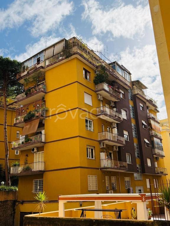 appartamento in vendita a Roma in zona Gianicolense