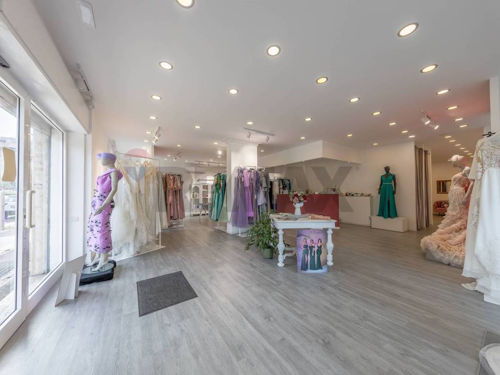 negozio in vendita a Roma in zona Ostia