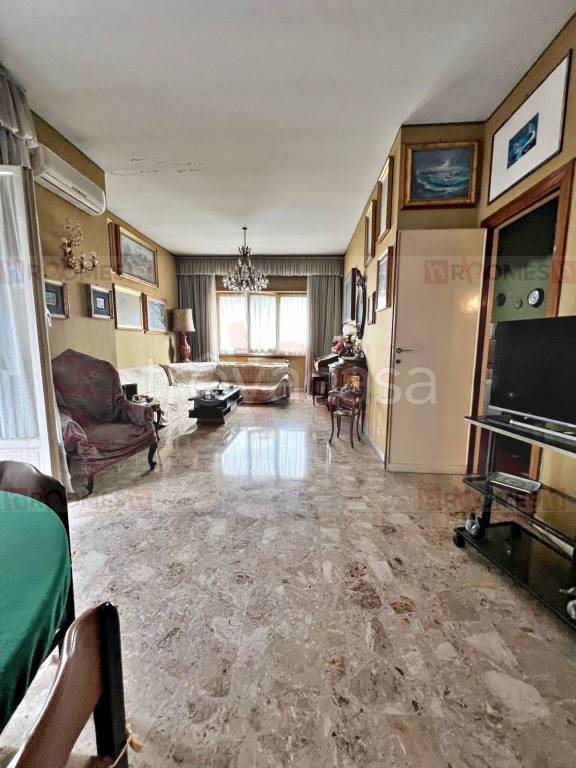 appartamento in vendita a Roma in zona Appio Claudio