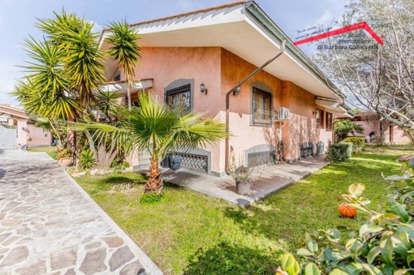 casa indipendente in vendita a Roma in zona Infernetto