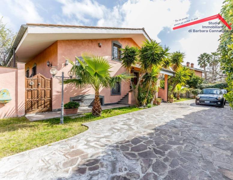 casa indipendente in vendita a Roma in zona Infernetto