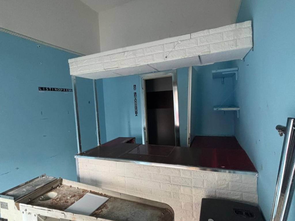 negozio in vendita a Roma in zona Ostiense