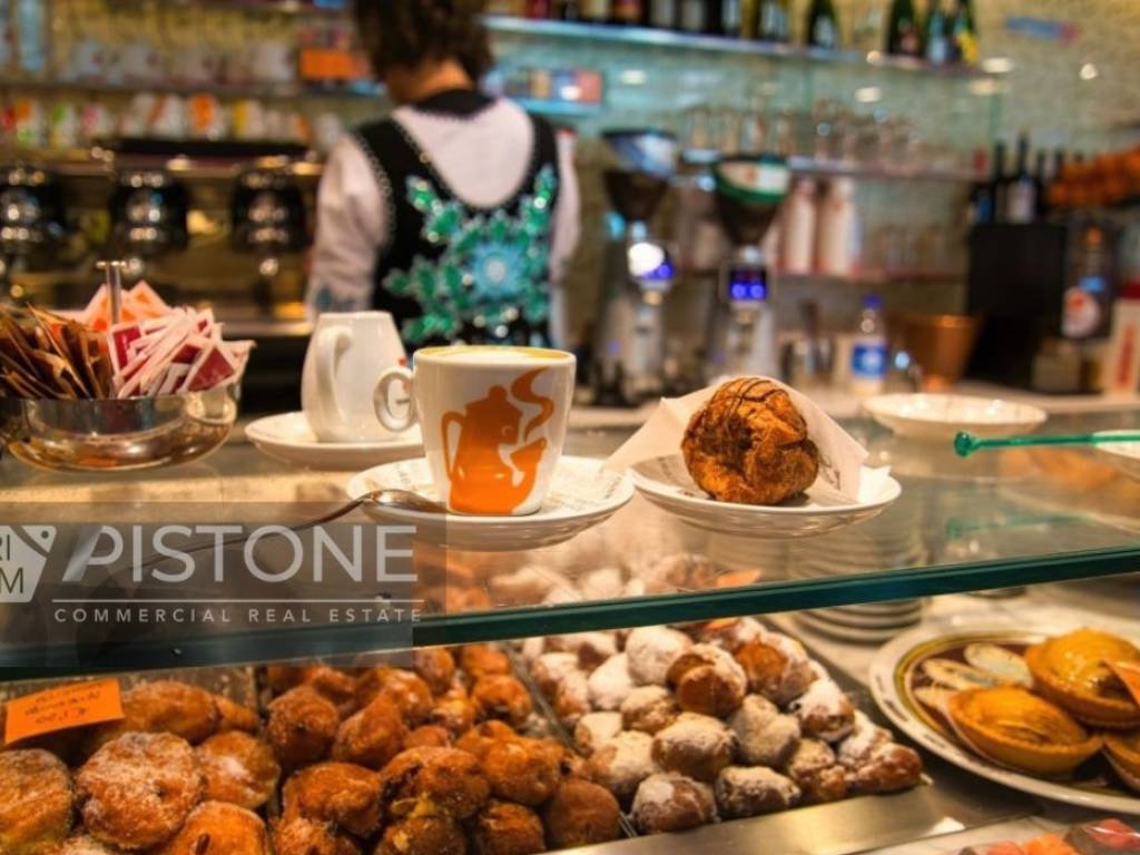 negozio in vendita a Roma in zona Appio Latino