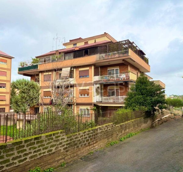 appartamento in vendita a Roma in zona Colle del Sole