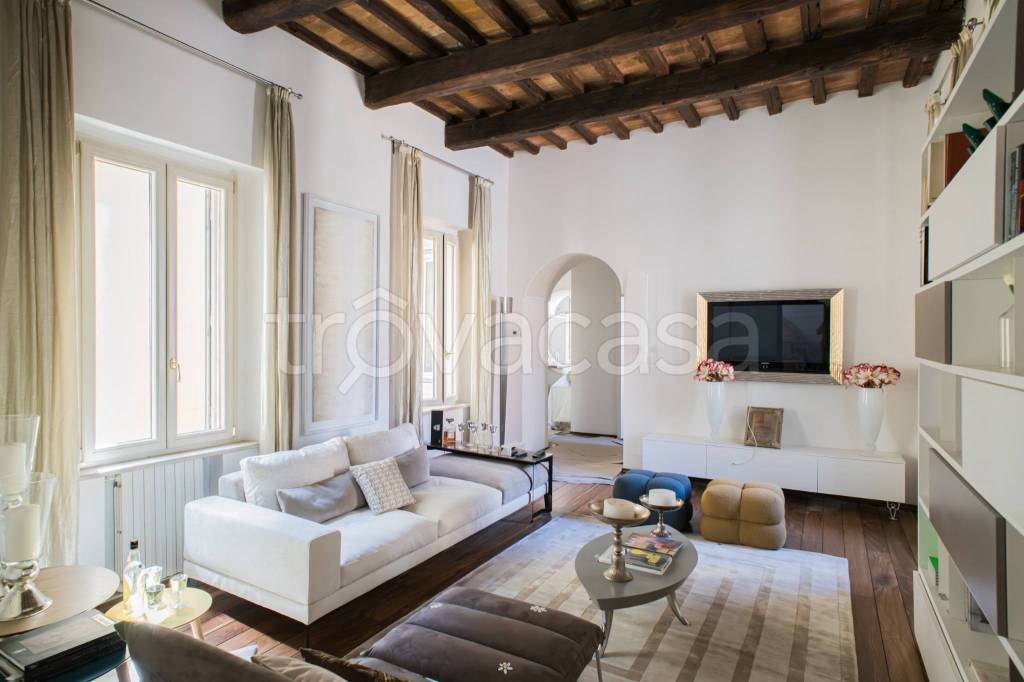 appartamento in vendita a Roma in zona Pigna - Sant'Angelo