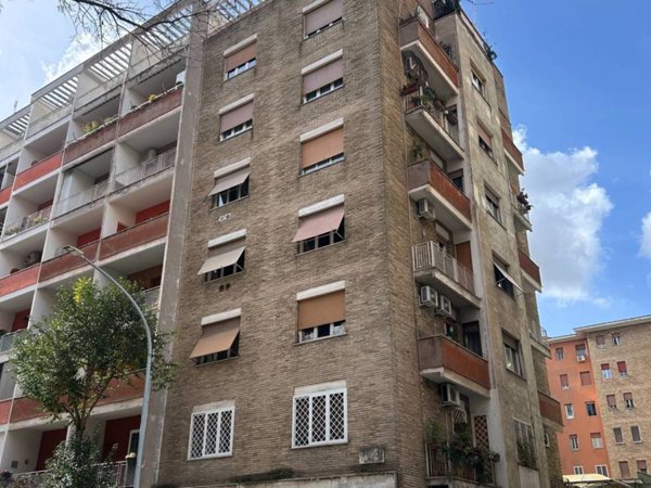 appartamento in vendita a Roma in zona Ostiense