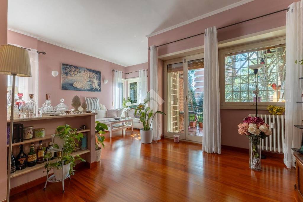 appartamento in vendita a Roma in zona Ardeatino