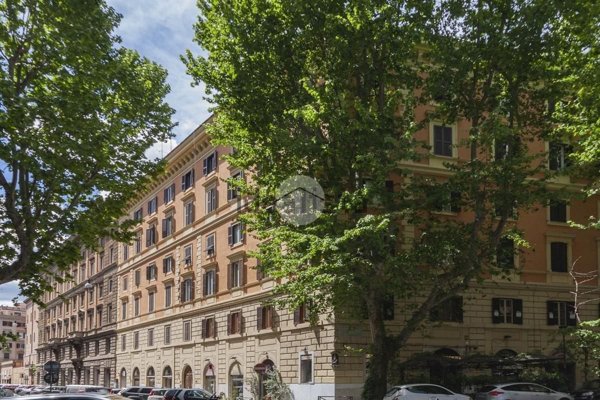 appartamento in vendita a Roma in zona Rione Monti/Campitelli